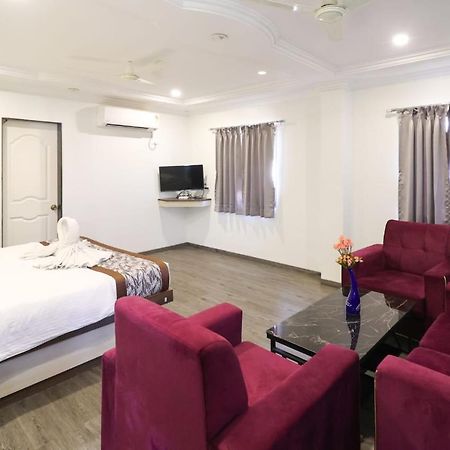 Hotel Jeet Paradise Phaltan Esterno foto