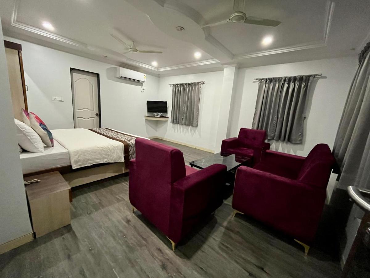 Hotel Jeet Paradise Phaltan Esterno foto