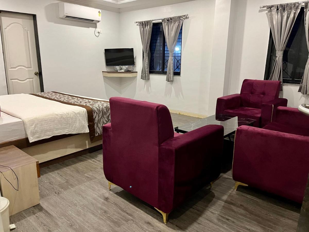 Hotel Jeet Paradise Phaltan Esterno foto