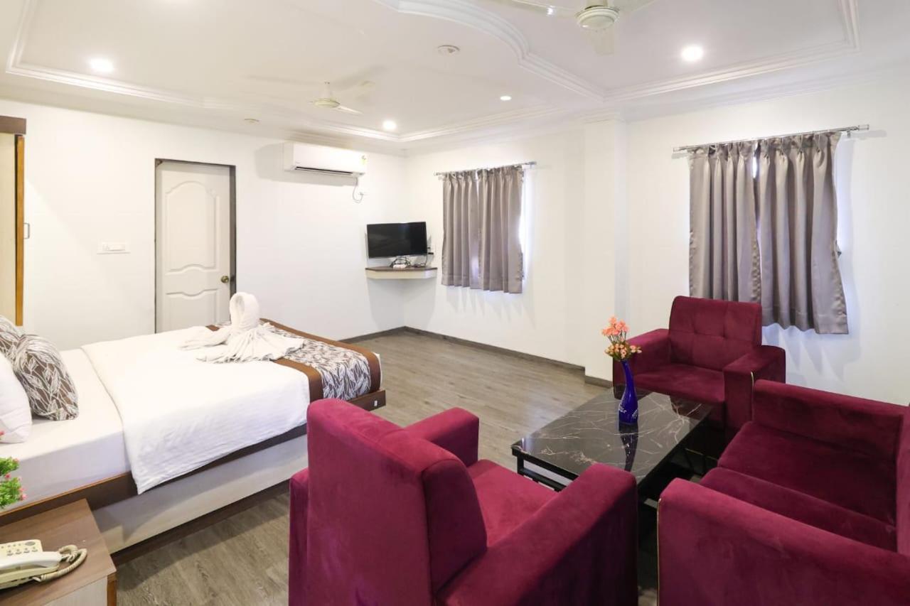 Hotel Jeet Paradise Phaltan Esterno foto
