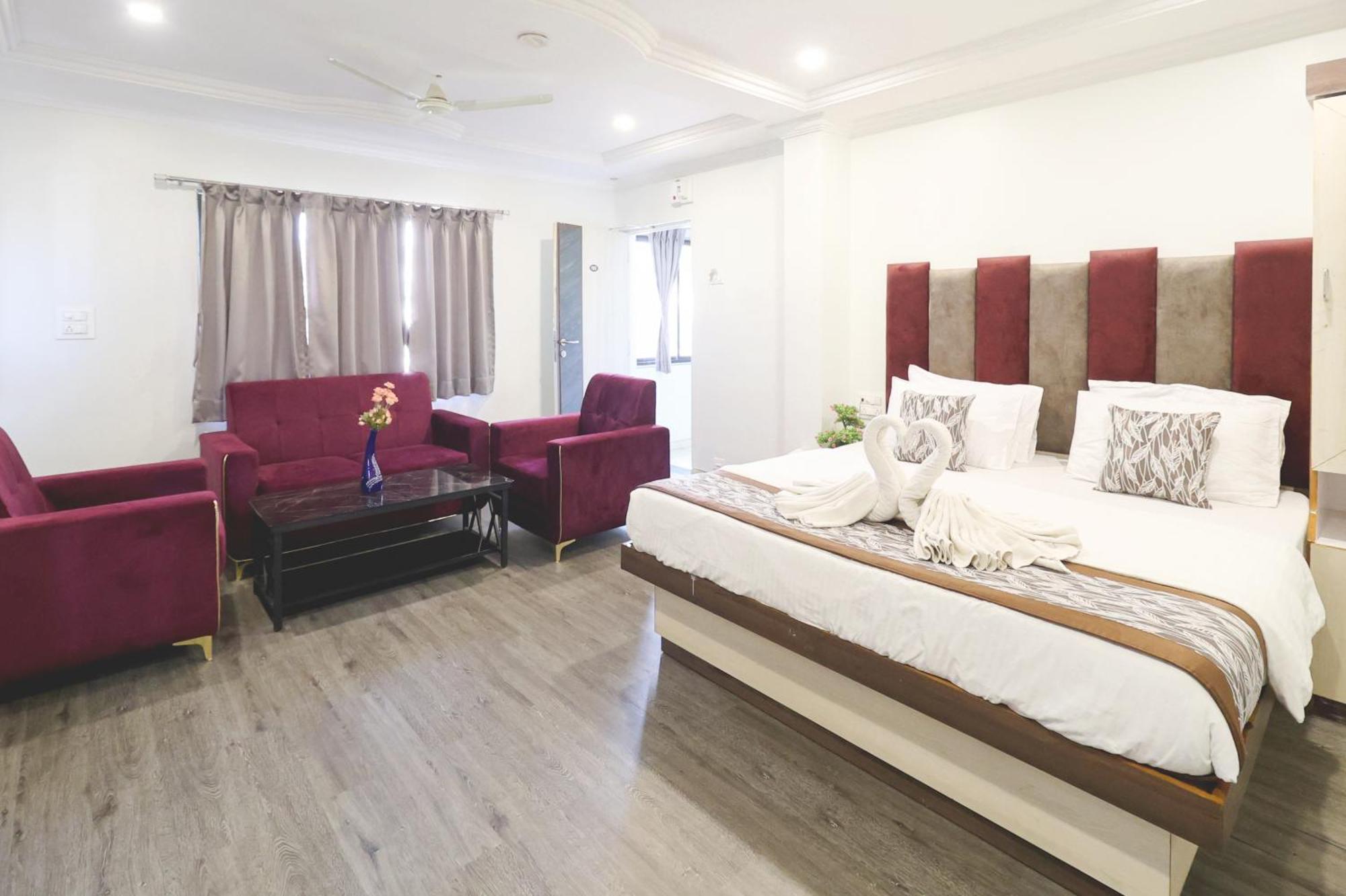 Hotel Jeet Paradise Phaltan Esterno foto