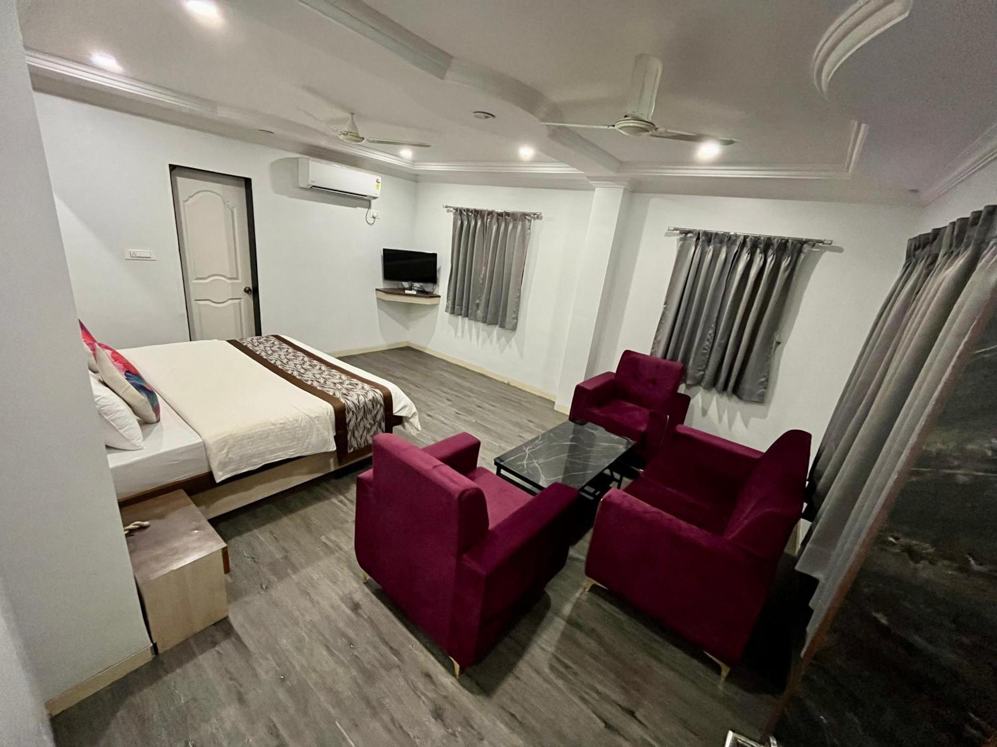 Hotel Jeet Paradise Phaltan Esterno foto