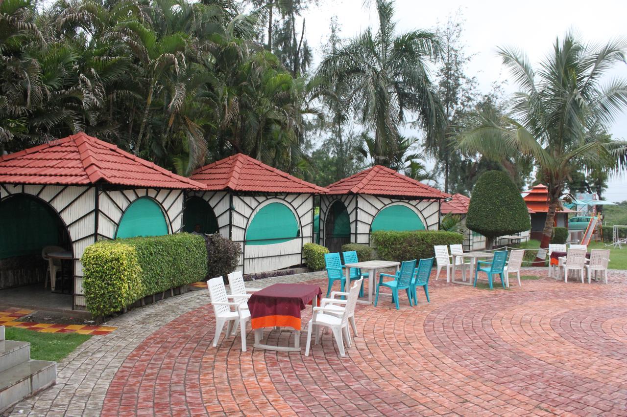 Hotel Jeet Paradise Phaltan Esterno foto