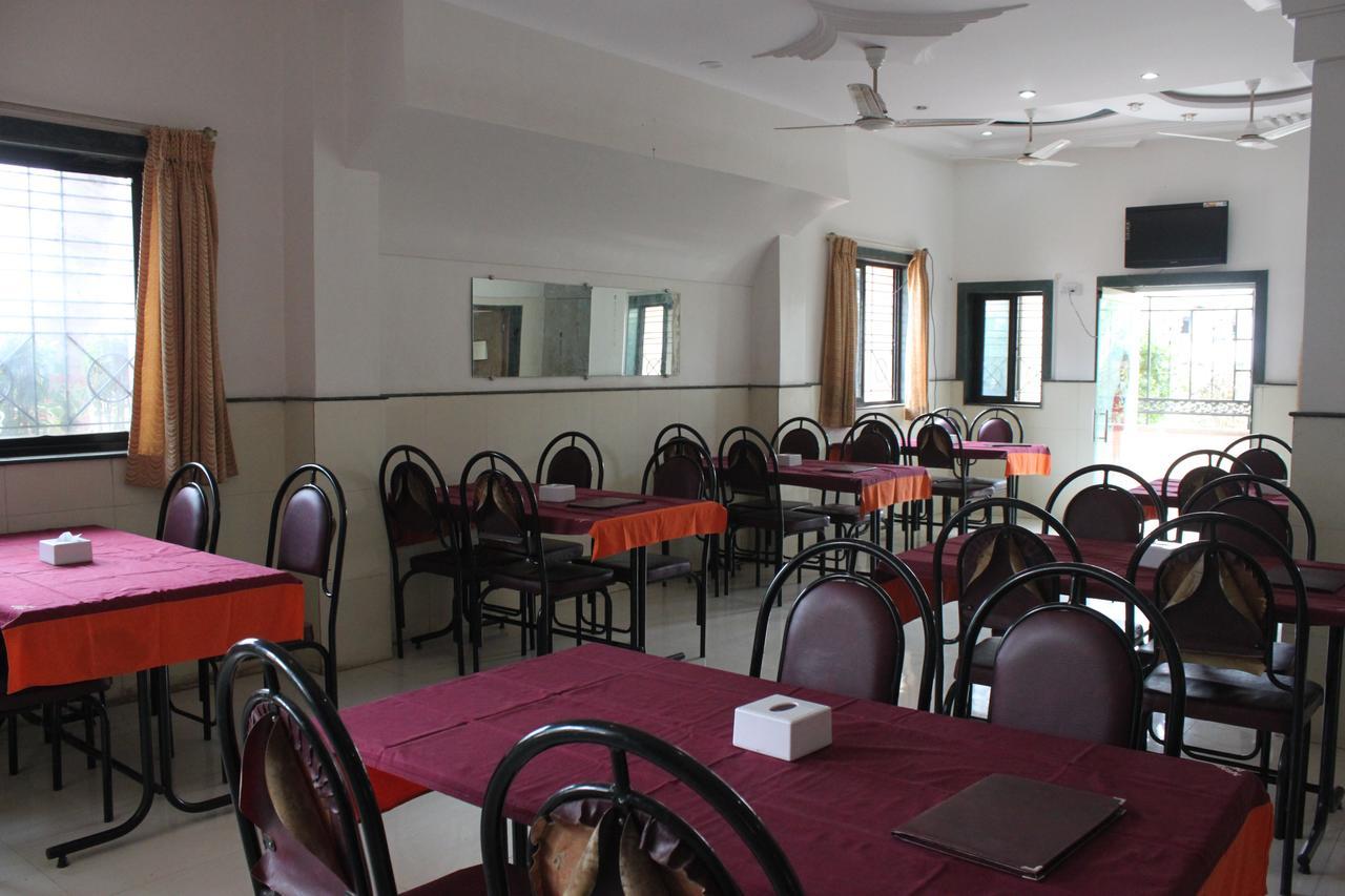 Hotel Jeet Paradise Phaltan Esterno foto