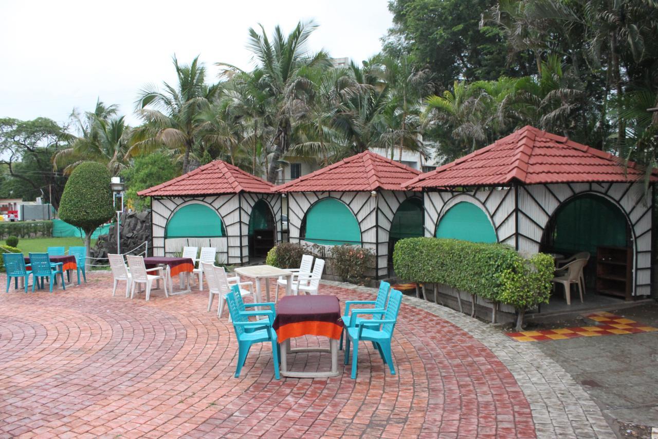 Hotel Jeet Paradise Phaltan Esterno foto